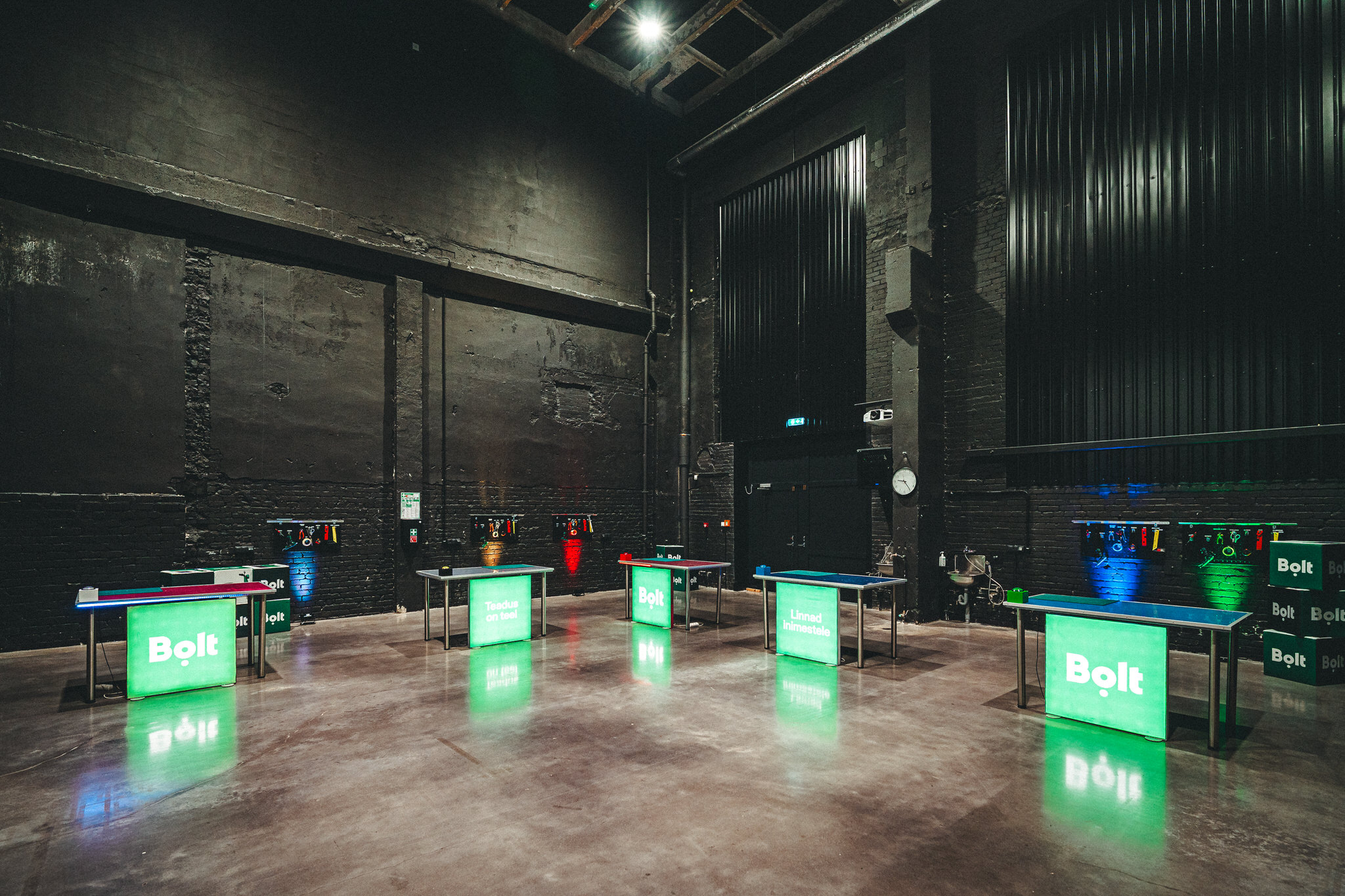 Eesti suurim ettevõte Bolt panustab noorte teadus- ning tehnoloogiaharidusse – hiljuti avati hariduskeskuses Rakett69 Teadusstuudiod Bolti-nimeline stuudio, lis